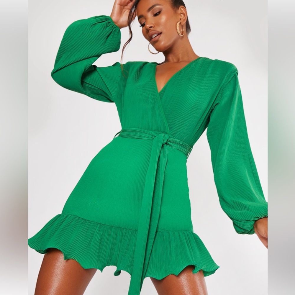 Pretty little thing. Size 8. Brand new never worn.